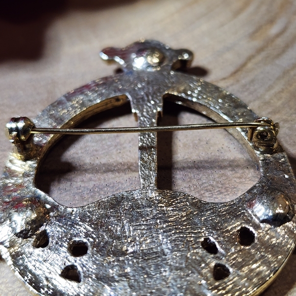 Vintage Gold Toned Celtic Tara Brooch with Multicolor Glass Gemstones - Picture 5 of 9